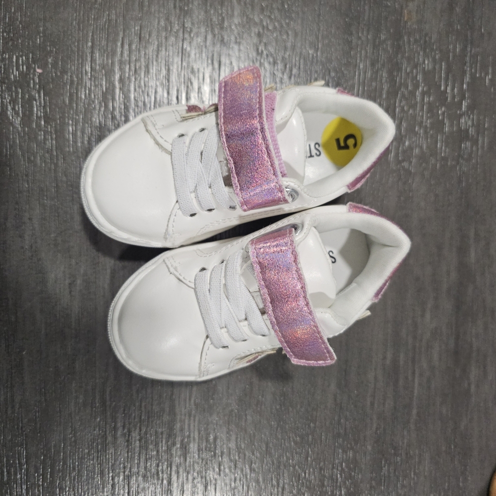 NWOT Steve Madden Kids White and Pink Sneakers With Butterflies, Size 5